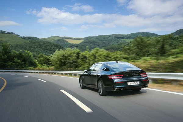 Idées créatives de flocage pour personnaliser votre camionnette pro